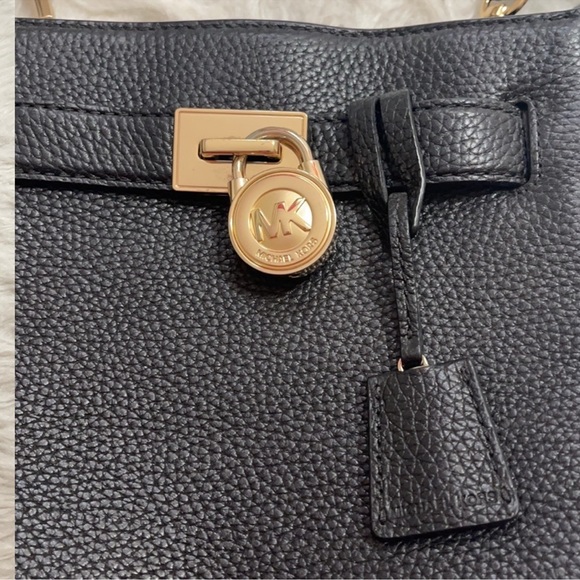 MICHAEL KORS BLACK CROSSBODY - Picture 2 of 6